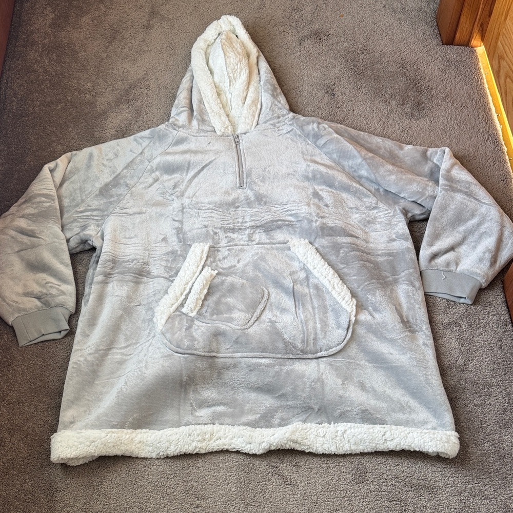 Giggling Getup Gray Sherpa Lined Wearable Blanket Hoodie SIZE OS